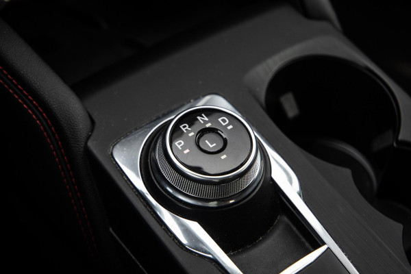 Ford Kuga 2.5 PHEV ST-Line PANORAMADAK / CARPLAY / TREKHAAK / DEALER ONDERHOUDEN / CAMERA