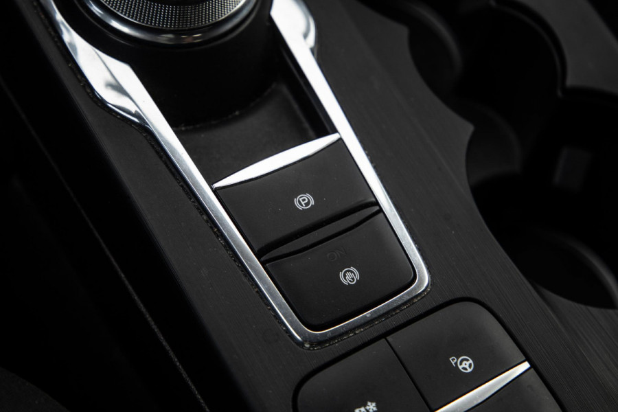Ford Kuga 2.5 PHEV ST-Line PANORAMADAK / CARPLAY / TREKHAAK / DEALER ONDERHOUDEN / CAMERA
