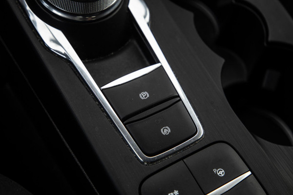 Ford Kuga 2.5 PHEV ST-Line PANORAMADAK / CARPLAY / TREKHAAK / DEALER ONDERHOUDEN / CAMERA