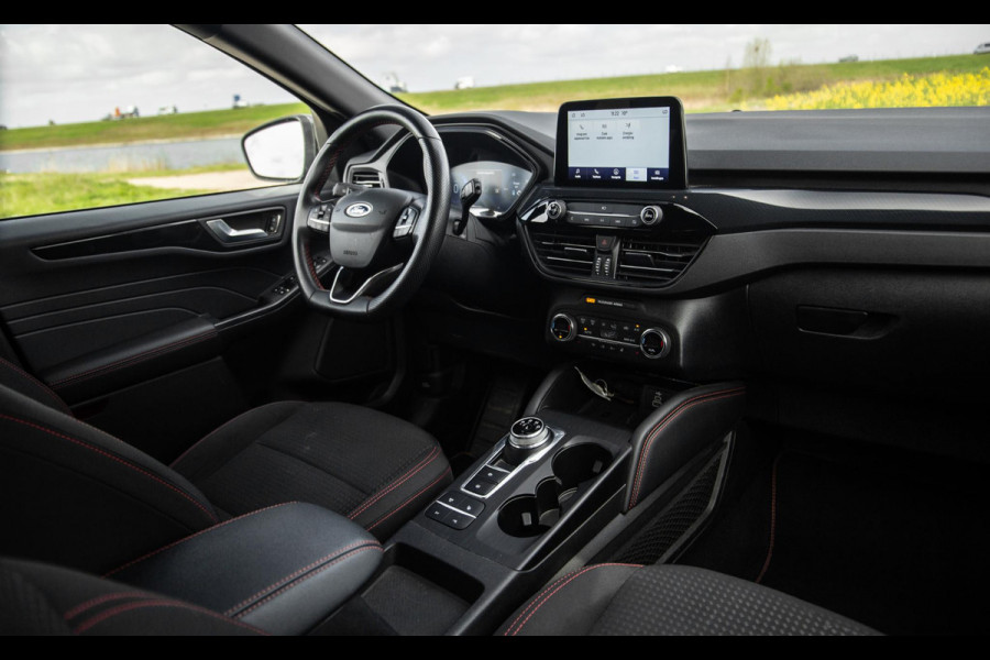 Ford Kuga 2.5 PHEV ST-Line PANORAMADAK / CARPLAY / TREKHAAK / DEALER ONDERHOUDEN / CAMERA