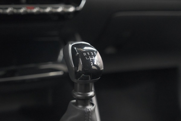 Peugeot 208 PureTech 100 Allure | Parkeersensoren | Navigatie | Apple Carplay