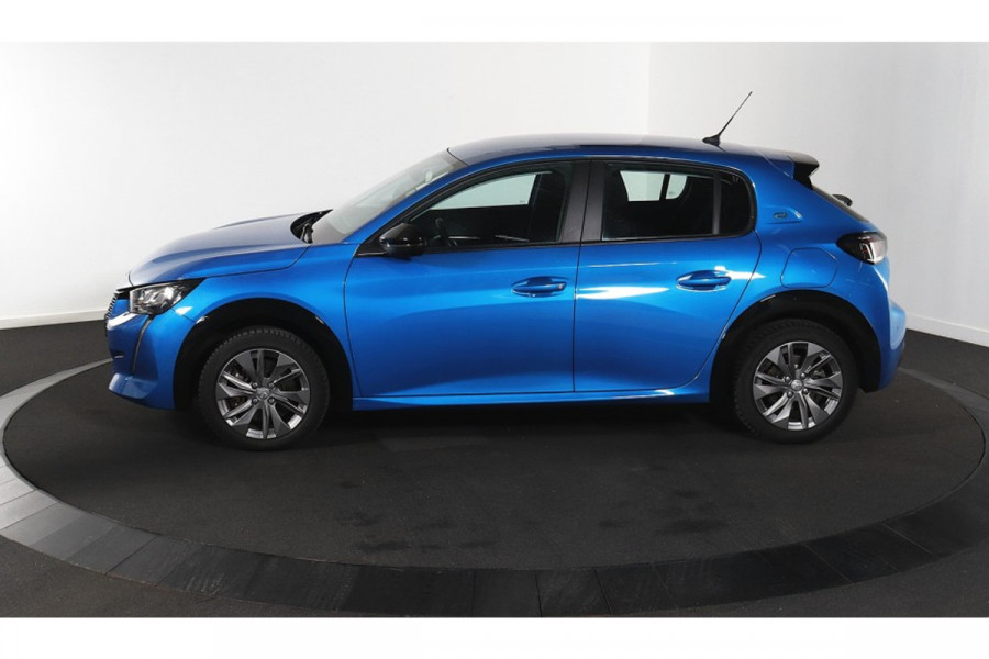 Peugeot e-208 BWJ 2023 | SOH 96% EV 136PK Ac Pack 50 kWh | NAVI | CLIMA | CARPLAY | LICHTMETAAL | PDC | CRUISE |