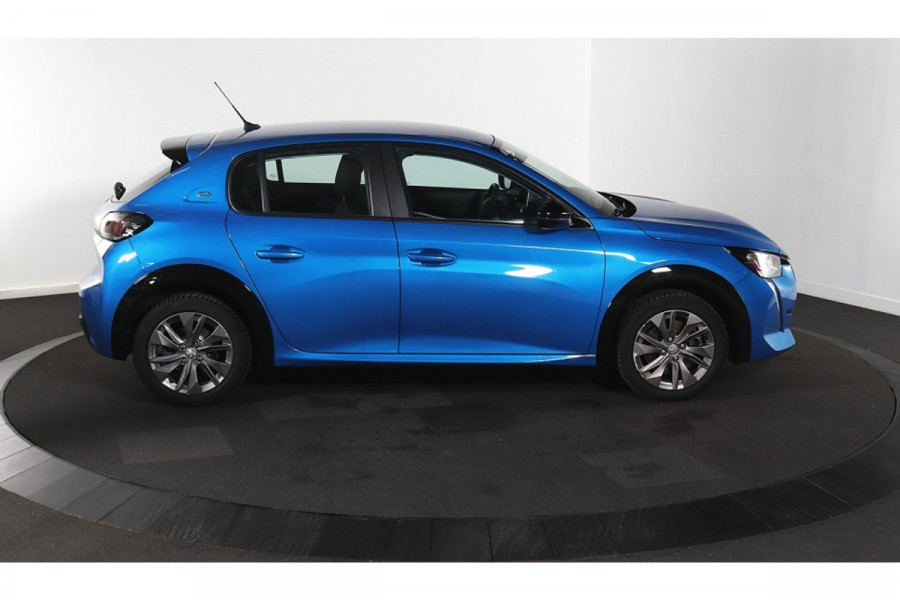 Peugeot e-208 BWJ 2023 | SOH 96% EV 136PK Ac Pack 50 kWh | NAVI | CLIMA | CARPLAY | LICHTMETAAL | PDC | CRUISE |