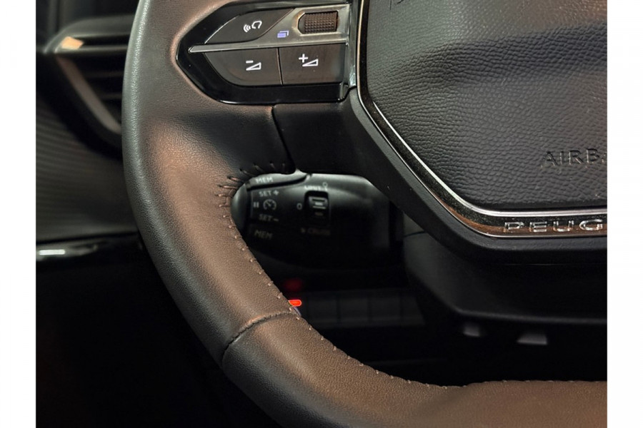 Peugeot e-208 BWJ 2023 | SOH 96% EV 136PK Ac Pack 50 kWh | NAVI | CLIMA | CARPLAY | LICHTMETAAL | PDC | CRUISE |