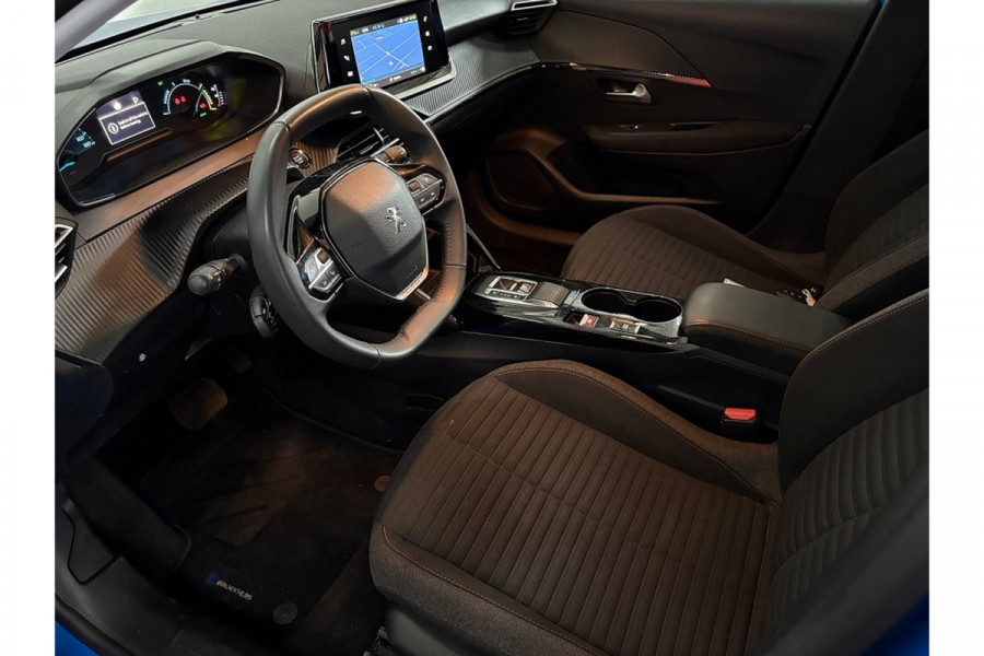 Peugeot e-208 BWJ 2023 | SOH 96% EV 136PK Ac Pack 50 kWh | NAVI | CLIMA | CARPLAY | LICHTMETAAL | PDC | CRUISE |