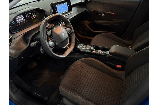 Peugeot e-208 BWJ 2023 | SOH 96% EV 136PK Ac Pack 50 kWh | NAVI | CLIMA | CARPLAY | LICHTMETAAL | PDC | CRUISE |