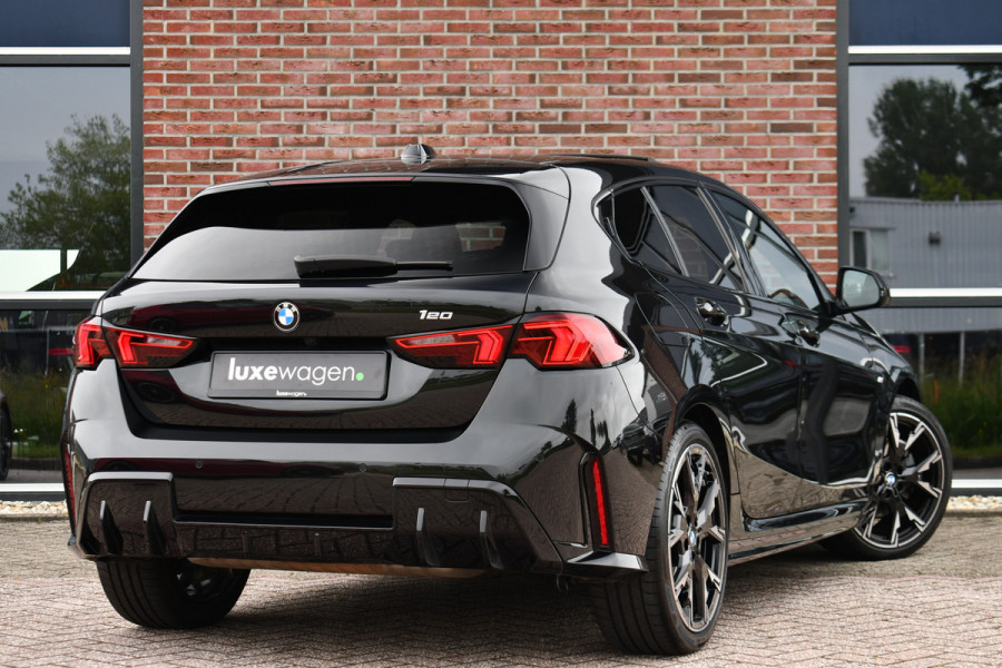 BMW 1-serie 120 M-Sport Pano ACC 360 HUD Massage H/K 19inch El-Klep