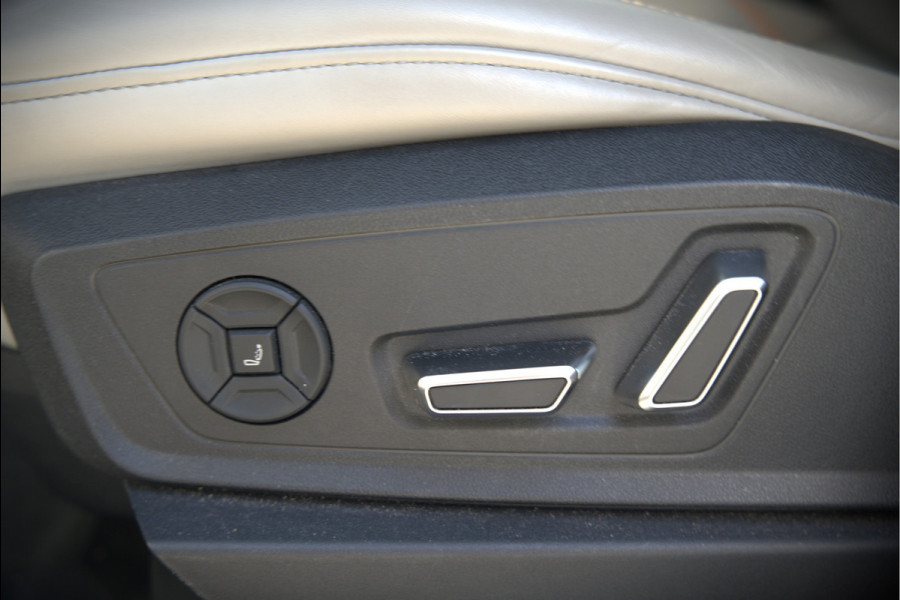 Audi e-tron e-tron 55 quattro advanced Pro Line Plus 95 kWh | Panoramadak | Bang & Olufsen | Stoelkoeling | Stoelverwarming | Massage | Head-Up Display | 360 Camera | Matrix LED | Luchtvering | Memory Seats | Elektrisch Verstelbare Stoelen |