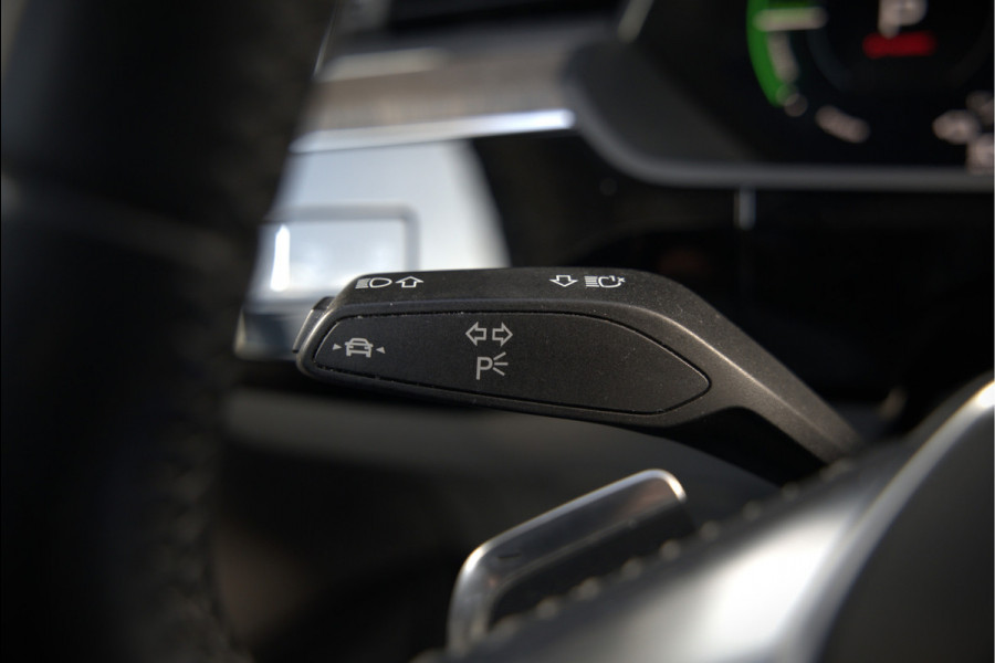 Audi e-tron e-tron 55 quattro advanced Pro Line Plus 95 kWh | Panoramadak | Bang & Olufsen | Stoelkoeling | Stoelverwarming | Massage | Head-Up Display | 360 Camera | Matrix LED | Luchtvering | Memory Seats | Elektrisch Verstelbare Stoelen |