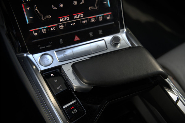 Audi e-tron e-tron 55 quattro advanced Pro Line Plus 95 kWh | Panoramadak | Bang & Olufsen | Stoelkoeling | Stoelverwarming | Massage | Head-Up Display | 360 Camera | Matrix LED | Luchtvering | Memory Seats | Elektrisch Verstelbare Stoelen |
