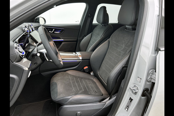 Mercedes-Benz GLC 300e 4MATIC Business Solution AMG | Advanced plus | Nightpakket | Parkeerpakket met achteruitcamera | Trekhaak | Middenconsole metaalstructuur | 19” vijfspaaks lichtmetalen AMG-velgen | URBAN GUARD Plus | Warmtewerend, donkergetint glas |