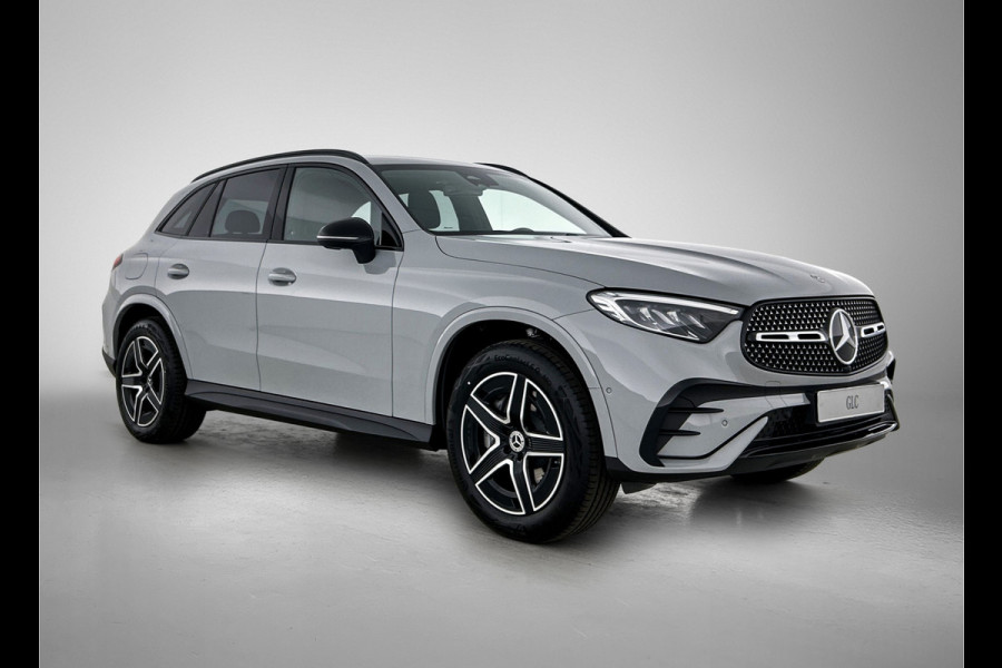 Mercedes-Benz GLC 300e 4MATIC Business Solution AMG | Advanced plus | Nightpakket | Parkeerpakket met achteruitcamera | Trekhaak | Middenconsole metaalstructuur | 19” vijfspaaks lichtmetalen AMG-velgen | URBAN GUARD Plus | Warmtewerend, donkergetint glas |