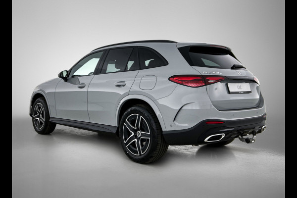 Mercedes-Benz GLC 300e 4MATIC Business Solution AMG | Advanced plus | Nightpakket | Parkeerpakket met achteruitcamera | Trekhaak | Middenconsole metaalstructuur | 19” vijfspaaks lichtmetalen AMG-velgen | URBAN GUARD Plus | Warmtewerend, donkergetint glas |