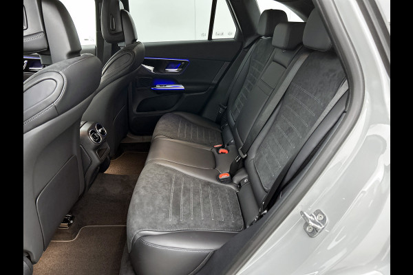 Mercedes-Benz GLC 300e 4MATIC Business Solution AMG | Advanced plus | Nightpakket | Parkeerpakket met achteruitcamera | Trekhaak | Middenconsole metaalstructuur | 19” vijfspaaks lichtmetalen AMG-velgen | URBAN GUARD Plus | Warmtewerend, donkergetint glas |