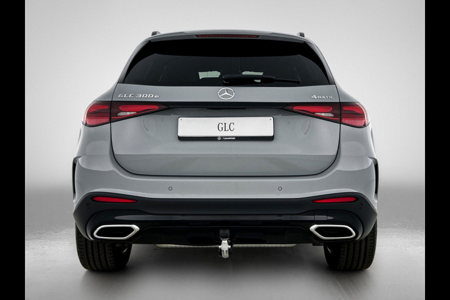 Mercedes-Benz GLC 300e 4MATIC Business Solution AMG | Advanced plus | Nightpakket | Parkeerpakket met achteruitcamera | Trekhaak | Middenconsole metaalstructuur | 19” vijfspaaks lichtmetalen AMG-velgen | URBAN GUARD Plus | Warmtewerend, donkergetint glas |