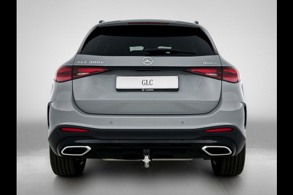 Mercedes-Benz GLC 300e 4MATIC Business Solution AMG | Advanced plus | Nightpakket | Parkeerpakket met achteruitcamera | Trekhaak | Middenconsole metaalstructuur | 19” vijfspaaks lichtmetalen AMG-velgen | URBAN GUARD Plus | Warmtewerend, donkergetint glas |