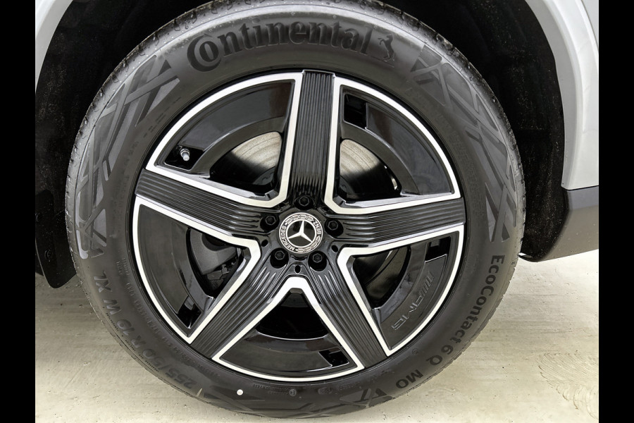 Mercedes-Benz GLC 300e 4MATIC Business Solution AMG | Advanced plus | Nightpakket | Parkeerpakket met achteruitcamera | Trekhaak | Middenconsole metaalstructuur | 19” vijfspaaks lichtmetalen AMG-velgen | URBAN GUARD Plus | Warmtewerend, donkergetint glas |