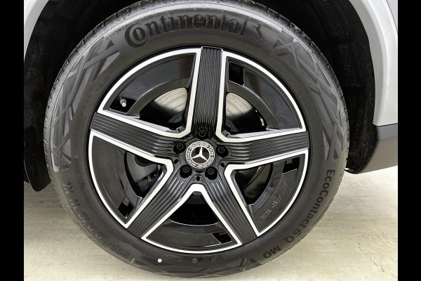 Mercedes-Benz GLC 300e 4MATIC Business Solution AMG | Advanced plus | Nightpakket | Parkeerpakket met achteruitcamera | Trekhaak | Middenconsole metaalstructuur | 19” vijfspaaks lichtmetalen AMG-velgen | URBAN GUARD Plus | Warmtewerend, donkergetint glas |
