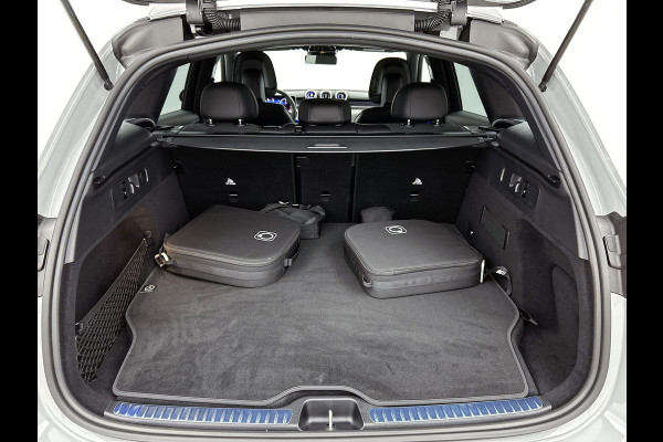 Mercedes-Benz GLC 300e 4MATIC Business Solution AMG | Advanced plus | Nightpakket | Parkeerpakket met achteruitcamera | Trekhaak | Middenconsole metaalstructuur | 19” vijfspaaks lichtmetalen AMG-velgen | URBAN GUARD Plus | Warmtewerend, donkergetint glas |