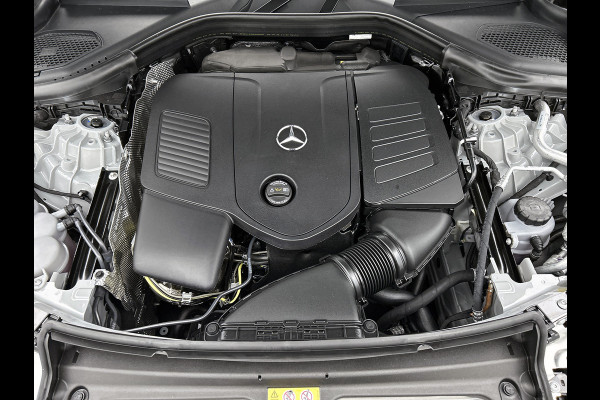 Mercedes-Benz GLC 300e 4MATIC Business Solution AMG | Advanced plus | Nightpakket | Parkeerpakket met achteruitcamera | Trekhaak | Middenconsole metaalstructuur | 19” vijfspaaks lichtmetalen AMG-velgen | URBAN GUARD Plus | Warmtewerend, donkergetint glas |