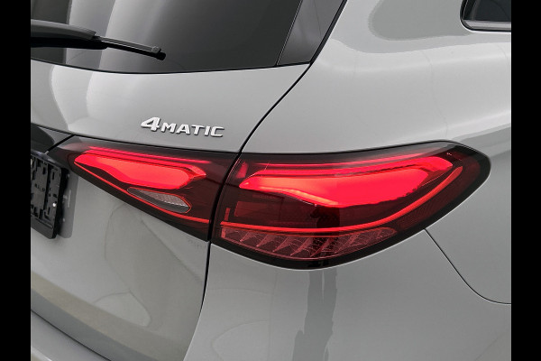 Mercedes-Benz GLC 300e 4MATIC Business Solution AMG | Advanced plus | Nightpakket | Parkeerpakket met achteruitcamera | Trekhaak | Middenconsole metaalstructuur | 19” vijfspaaks lichtmetalen AMG-velgen | URBAN GUARD Plus | Warmtewerend, donkergetint glas |