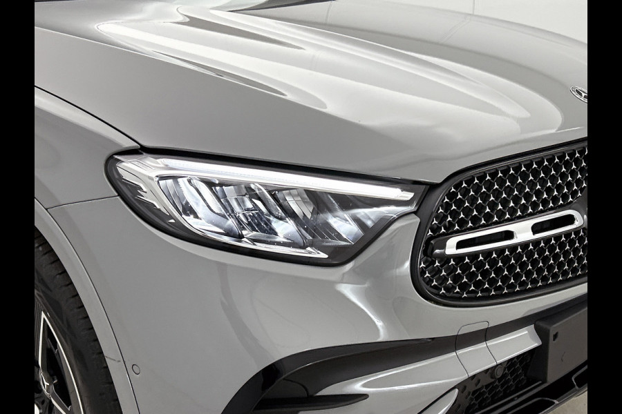 Mercedes-Benz GLC 300e 4MATIC Business Solution AMG | Advanced plus | Nightpakket | Parkeerpakket met achteruitcamera | Trekhaak | Middenconsole metaalstructuur | 19” vijfspaaks lichtmetalen AMG-velgen | URBAN GUARD Plus | Warmtewerend, donkergetint glas |