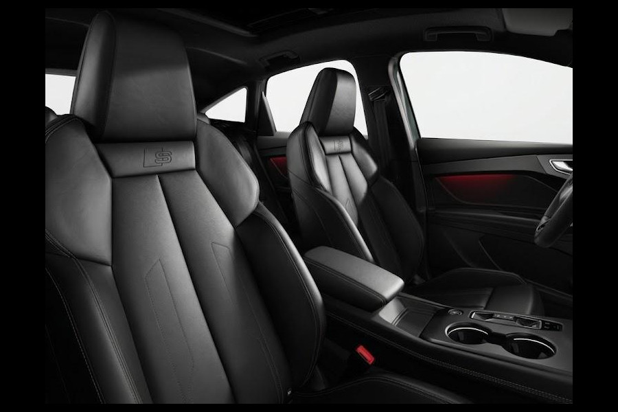 Audi Q4 Sportback e-tron S-edition Quattro 82 KWh 340 pk | Techniekpakket Pro | Glazen panoramadak | elektrische stoelen |  head-up display |