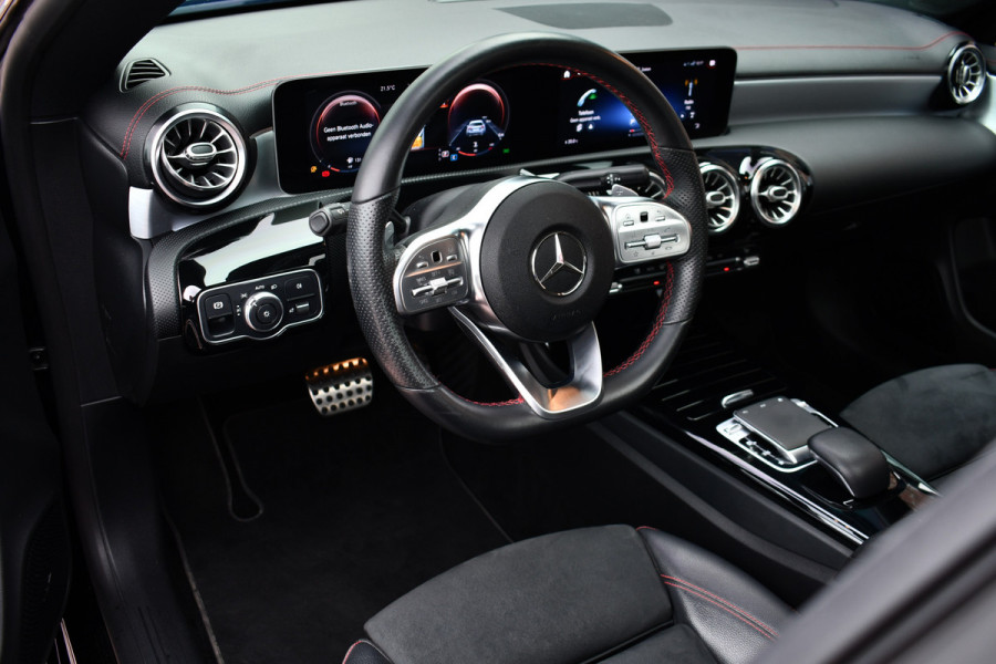 Mercedes-Benz CLA-Klasse 220 AMG 45 Look Pano Night 19inch Sportuilaat