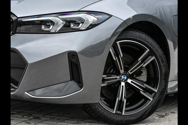 BMW 3-serie 330e | M-Sport | Facelift | Shadowline | Led Koplampen | Camera | NL auto | Stoelverwarming