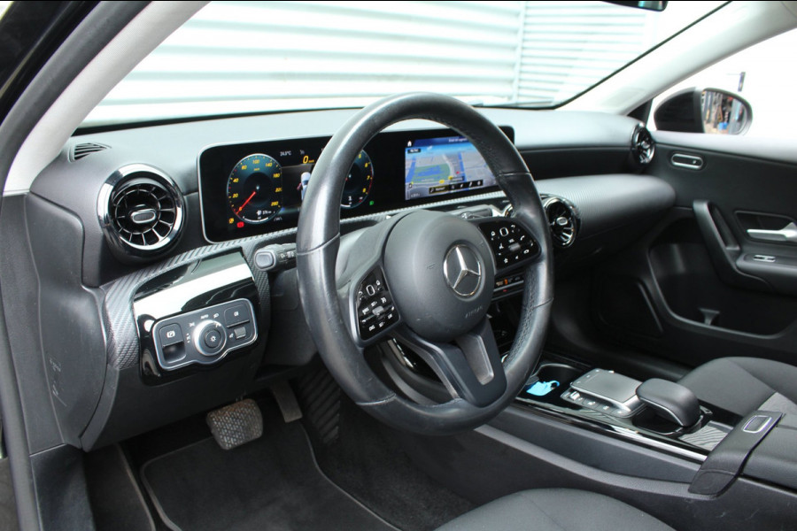 Mercedes-Benz A-Klasse 180 136pk Business Solution AUTOMAAT Widescreen 18"AMG LMV