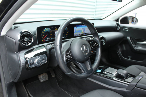 Mercedes-Benz A-Klasse 180 136pk Business Solution AUTOMAAT Widescreen 18"AMG LMV