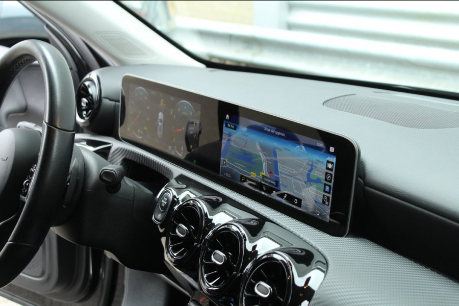 Mercedes-Benz A-Klasse 180 136pk Business Solution AUTOMAAT Widescreen 18"AMG LMV
