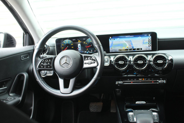 Mercedes-Benz A-Klasse 180 136pk Business Solution AUTOMAAT Widescreen 18"AMG LMV
