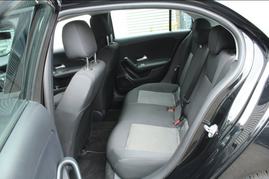 Mercedes-Benz A-Klasse 180 136pk Business Solution AUTOMAAT Widescreen 18"AMG LMV