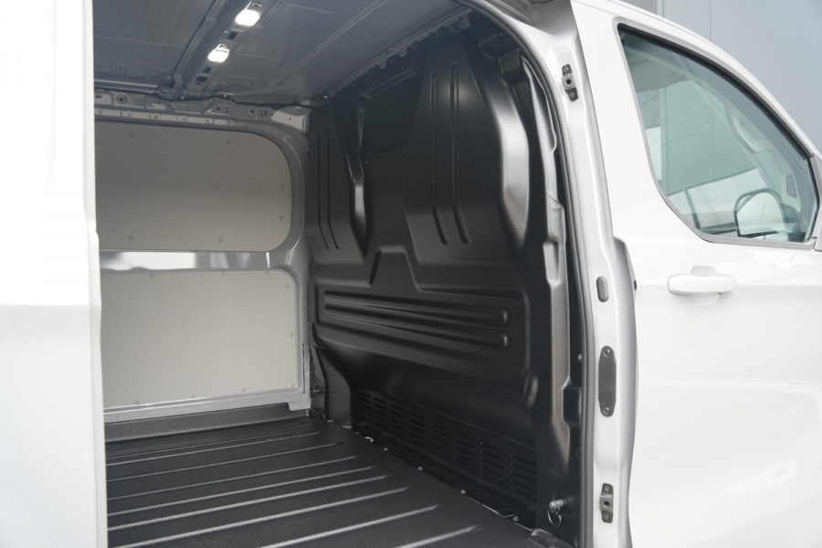Ford E-Transit Custom 320 L1H1 Limited 71 kWh 218pk - Stoel + Stoel - Keyless - Stoelverwarming - Camera - Carplay - Rijklaar