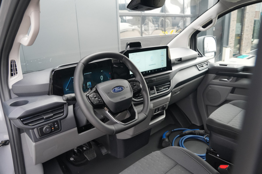 Ford E-Transit Custom 320 L1H1 Limited 71 kWh 218pk - Stoel + Stoel - Keyless - Stoelverwarming - Camera - Carplay - Rijklaar