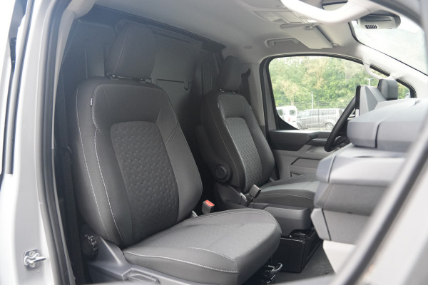 Ford E-Transit Custom 320 L1H1 Limited 71 kWh 218pk - Stoel + Stoel - Keyless - Stoelverwarming - Camera - Carplay - Rijklaar