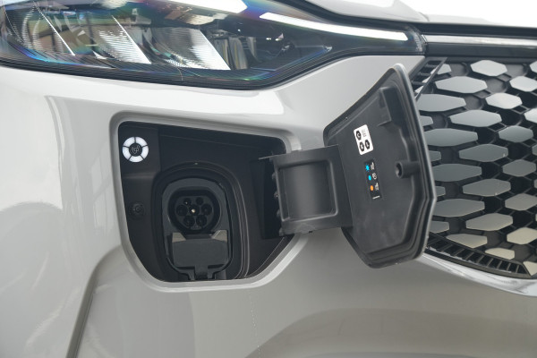 Ford E-Transit Custom 320 L1H1 Limited 71 kWh 218pk - Stoel + Stoel - Keyless - Stoelverwarming - Camera - Carplay - Rijklaar