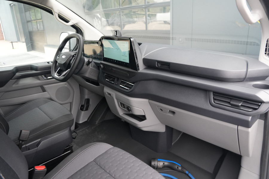 Ford E-Transit Custom 320 L1H1 Limited 71 kWh 218pk - Stoel + Stoel - Keyless - Stoelverwarming - Camera - Carplay - Rijklaar