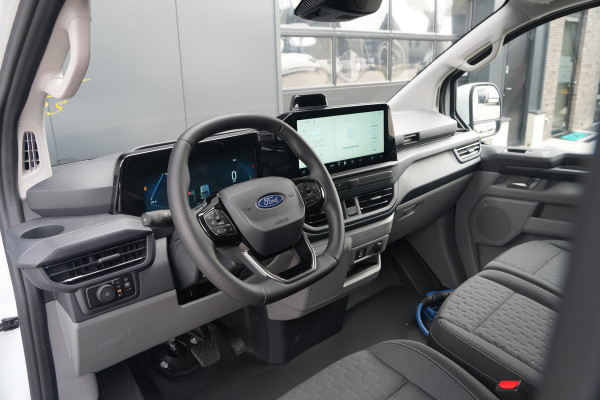 Ford E-Transit Custom 320 L1H1 Limited 71 kWh 218pk - Keyless - Stoelverwarming - Camera - Carplay - Rijklaar