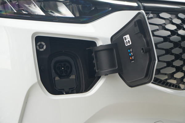 Ford E-Transit Custom 320 L1H1 Limited 71 kWh 218pk - Keyless - Stoelverwarming - Camera - Carplay - Rijklaar