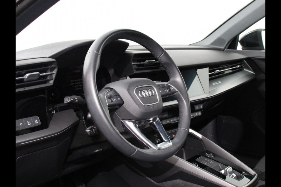 Audi A3 Sportback 40 TFSI e PHEV 204pk Advanced S Tronic Panorama dak Climate control Adaptieve cruise control LED Parkeersensoren Keyless Navigatie Verwarmde voorstoelen Apple Carplay/ Android Auto