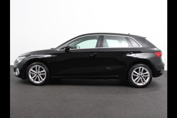 Audi A3 Sportback 40 TFSI e PHEV 204pk Advanced S Tronic Panorama dak Climate control Adaptieve cruise control LED Parkeersensoren Keyless Navigatie Verwarmde voorstoelen Apple Carplay/ Android Auto