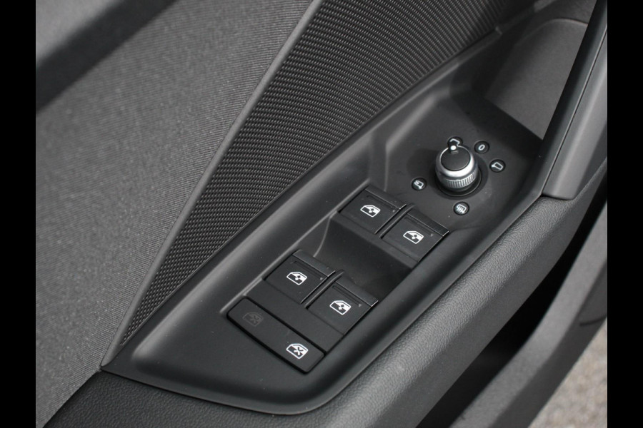 Audi A3 Sportback 40 TFSI e PHEV 204pk Advanced S Tronic Panorama dak Climate control Adaptieve cruise control LED Parkeersensoren Keyless Navigatie Verwarmde voorstoelen Apple Carplay/ Android Auto