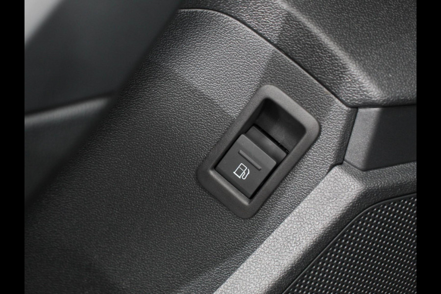 Audi A3 Sportback 40 TFSI e PHEV 204pk Advanced S Tronic Panorama dak Climate control Adaptieve cruise control LED Parkeersensoren Keyless Navigatie Verwarmde voorstoelen Apple Carplay/ Android Auto