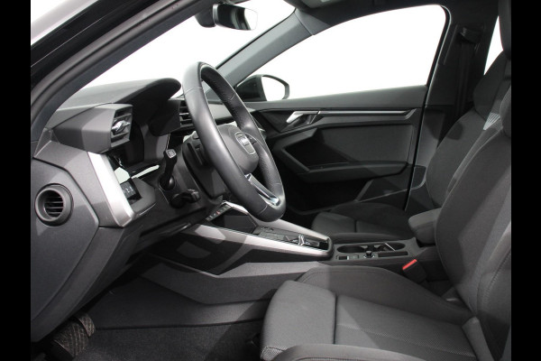 Audi A3 Sportback 40 TFSI e PHEV 204pk Advanced S Tronic Panorama dak Climate control Adaptieve cruise control LED Parkeersensoren Keyless Navigatie Verwarmde voorstoelen Apple Carplay/ Android Auto