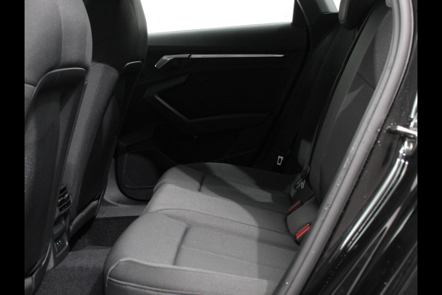 Audi A3 Sportback 40 TFSI e PHEV 204pk Advanced S Tronic Panorama dak Climate control Adaptieve cruise control LED Parkeersensoren Keyless Navigatie Verwarmde voorstoelen Apple Carplay/ Android Auto