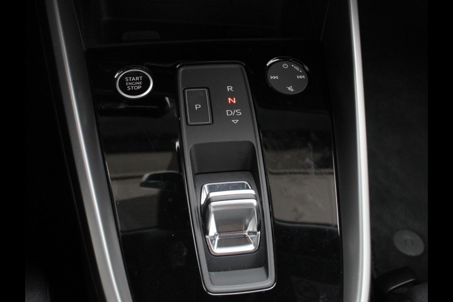 Audi A3 Sportback 40 TFSI e PHEV 204pk Advanced S Tronic Panorama dak Climate control Adaptieve cruise control LED Parkeersensoren Keyless Navigatie Verwarmde voorstoelen Apple Carplay/ Android Auto