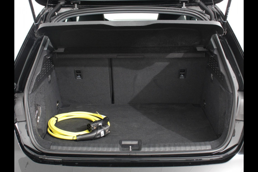 Audi A3 Sportback 40 TFSI e PHEV 204pk Advanced S Tronic Panorama dak Climate control Adaptieve cruise control LED Parkeersensoren Keyless Navigatie Verwarmde voorstoelen Apple Carplay/ Android Auto
