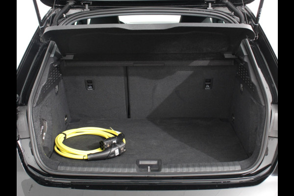 Audi A3 Sportback 40 TFSI e PHEV 204pk Advanced S Tronic Panorama dak Climate control Adaptieve cruise control LED Parkeersensoren Keyless Navigatie Verwarmde voorstoelen Apple Carplay/ Android Auto